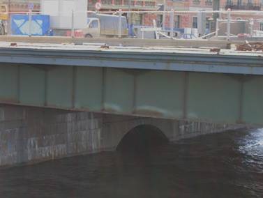 Мост Лейтенанта Шмидта, арка под мостом, выход Крюкова канала