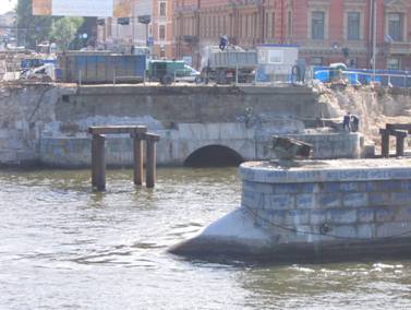 Мост Лейтенанта Шмидта, разбор, снос, опоры у площади Труда