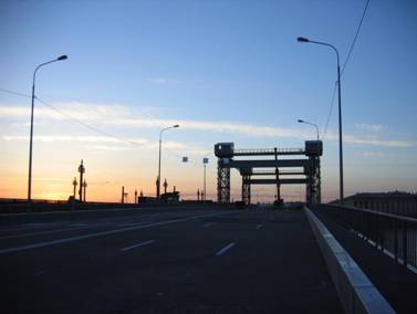 Временная переправа у моста Лейтенанта Шмидта, закат
