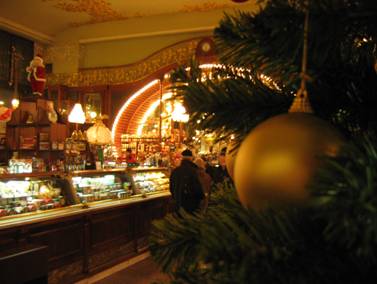 Елисеевский магазин, Невский проспект, главный торговый зал, отдел, новогодняя елка, ель, новый год, украшение, шар, шарик