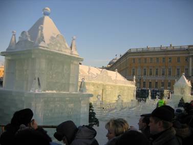 Ледяной дворец на Дворцовой площади, башни