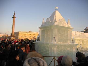 Ледяной дворец на Дворцовой площади, башня и Александровская колонна
