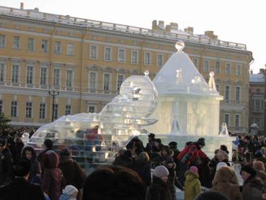 Ледяной дворец на Дворцовой площади, горка и башня