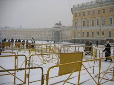 Ледяной дворец на Дворцовой площади, забор