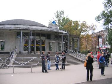 Станция метро Горьковская, наземный вестибюль, Петербургский метрополитен