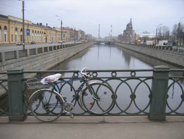 Балтийский мост через Обводный канал, велосипед, ограда