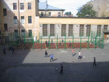 Школьная спортивная площадка, площадка для футбола