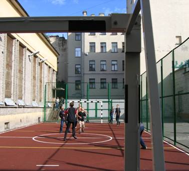 Школьная спортивная площадка, площадка для футбола, ворота