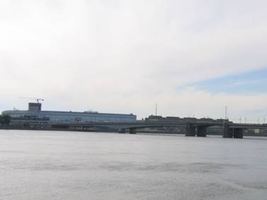 Мост Александра Невского через реку Неву