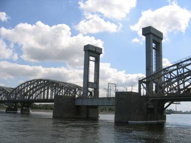 Финляндский железнодорожный мост через реку Неву
