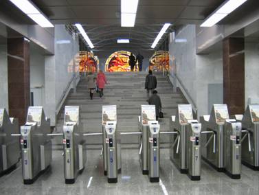 Станция метро, метрополитена Парнас, Панасская, наземный вестибюль, турникеты, вход