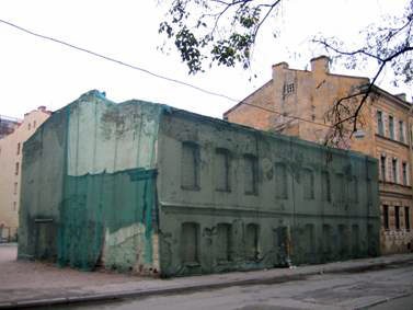 Стрельнинская улица, 13, разрушенный, заброшенный дом, здание