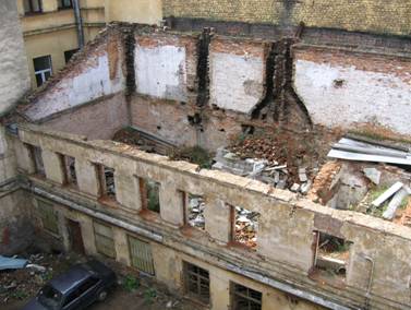 Разрушенный флигель во дворе, улица Глинки, 15, проспект Римского-Корсакова, 37, руины
