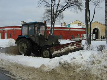Трактор снегоуборочный, Петропавловская крепость, Заячий остров, уборка снега