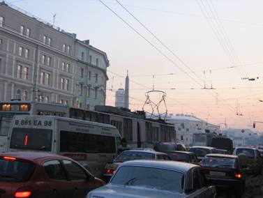 Трамваи на Лиговском проспекте в пробке