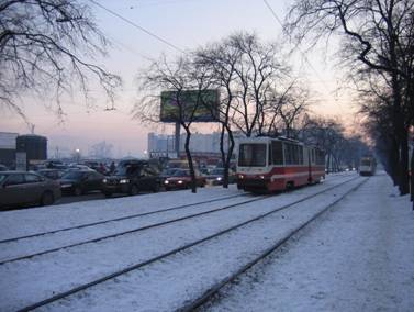 Трамвай на Лиговском проспекте, выделенная полоса, бульвар, пробка, рельсы, трамвайные пути