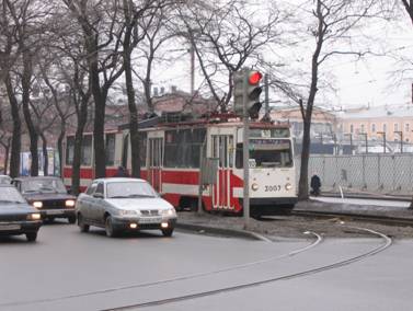 Лиговский проспект, выделенная полоса, бульвар, рельсы, трамвайные пути, трамвай, светофор, красный свет