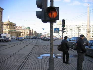 Лиговский проспект, выделенная полоса, бульвар, трамвайные пути, разбор, снятие трамвайных рельсов, пути, светофор, площадь Восстания