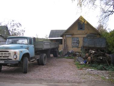 Деревня Лаврики, 56, деревянный дом, грузовик