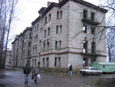 Поселок Осельки, военный городок, 4-этажные, четырехэтажные, кирпичные типовые дома, расселенный, разрушенный дом