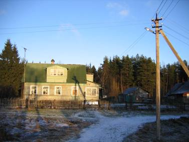 Деревня Гапсары, дом, столб, опора электропередачи
