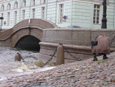 300 наводнение, Нева, подъем воды, Дворцовая набережная, Эрмитажный мост, фотограф