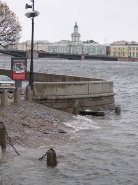 300 наводнение, Нева, подъем воды, Дворцовая набережная, спуск у Эрмитажного моста, Кунсткамера