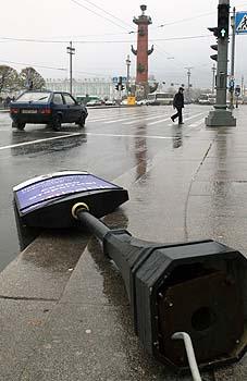 300 наводнение, Биржевая площадь, поваленный рекламный щит, реклама
