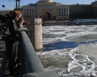Река Нева, ледоход, Дворцовый мост