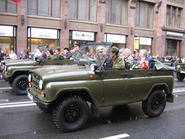 Невский проспект, марш, шествие ветеранов, День Победы, 9 мая 2007 года, ветераны, герои Великой Отечественной войны на военных автомобилях, машинах