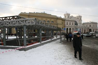 Площадь Балтийского вокзала, строительство козырька, крыши над подземным пешеходным переходом