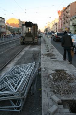 Лиговский проспект после реконструкции, снятия трамвайных путей, рельсов, решетка, ограждение