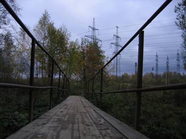 Деревня Лаврики, пешеходный мост через реку Охту