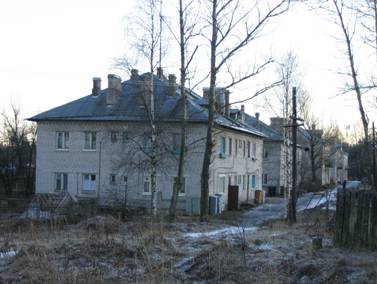 Деревня Верхние Осельки, станция Пери, жилые кирпичные дома