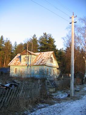 Деревня Гапсары, дом, столб, опора электропередачи