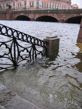 300 наводнение, Фонтанка, подъем воды, спуск у Аничкова моста